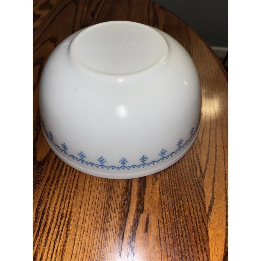 Vintage Pyrex Snowflake Garland Set Of 4 Nesting Mixing Bowls 401-404